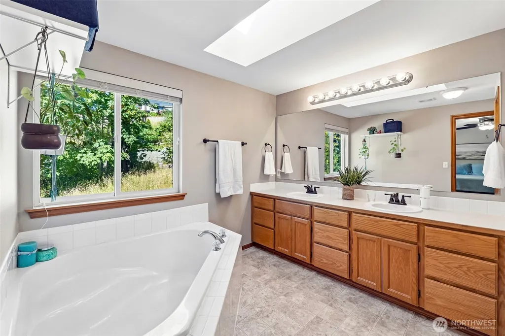 2302 13th Avenue Ct SW Puyallup WA 98371