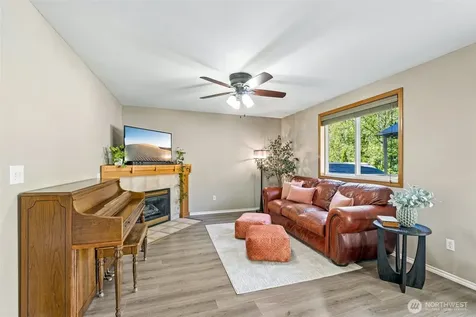2302 13th Avenue Ct SW Puyallup WA 98371