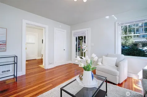 19 Dravus Street Seattle WA 98109