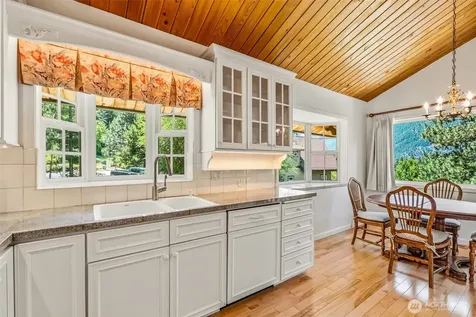 9724 Dye Road Leavenworth WA 98826