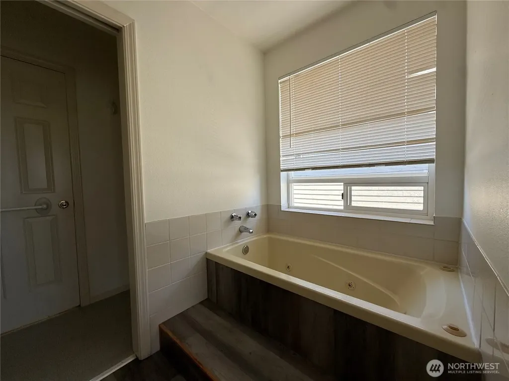 2327 N 65th Street Seattle WA 98103