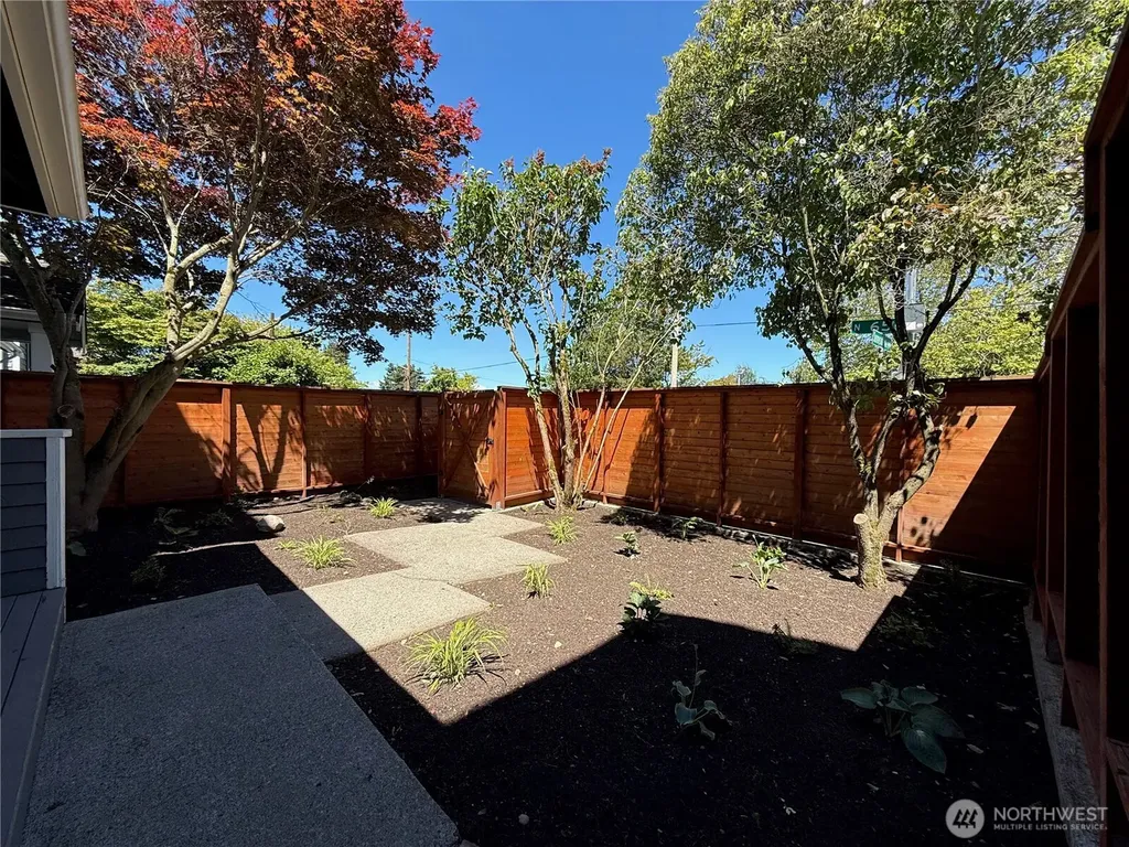2327 N 65th Street Seattle WA 98103