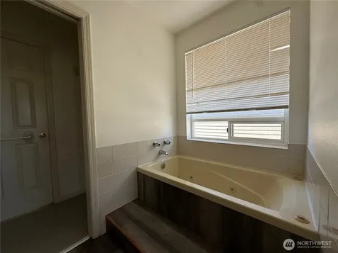 2327 N 65th Street Seattle WA 98103