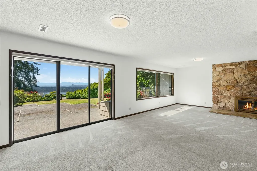 4736 Somerset Avenue SE Bellevue WA 98006