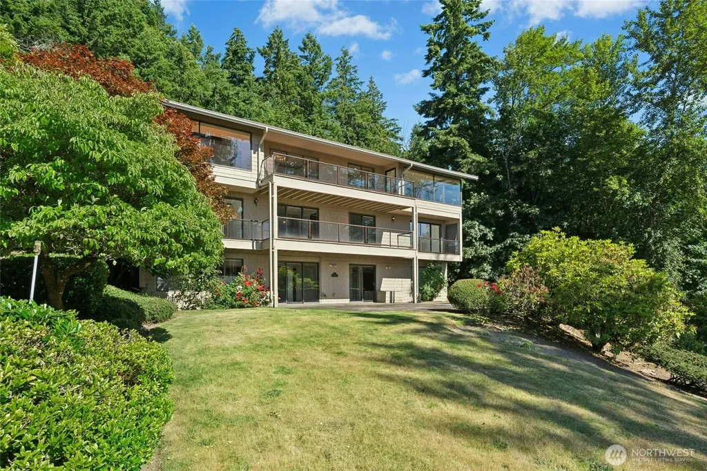 4736 Somerset Avenue SE Bellevue WA 98006