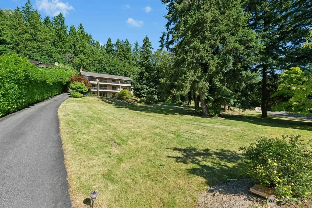 4736 Somerset Avenue SE Bellevue WA 98006