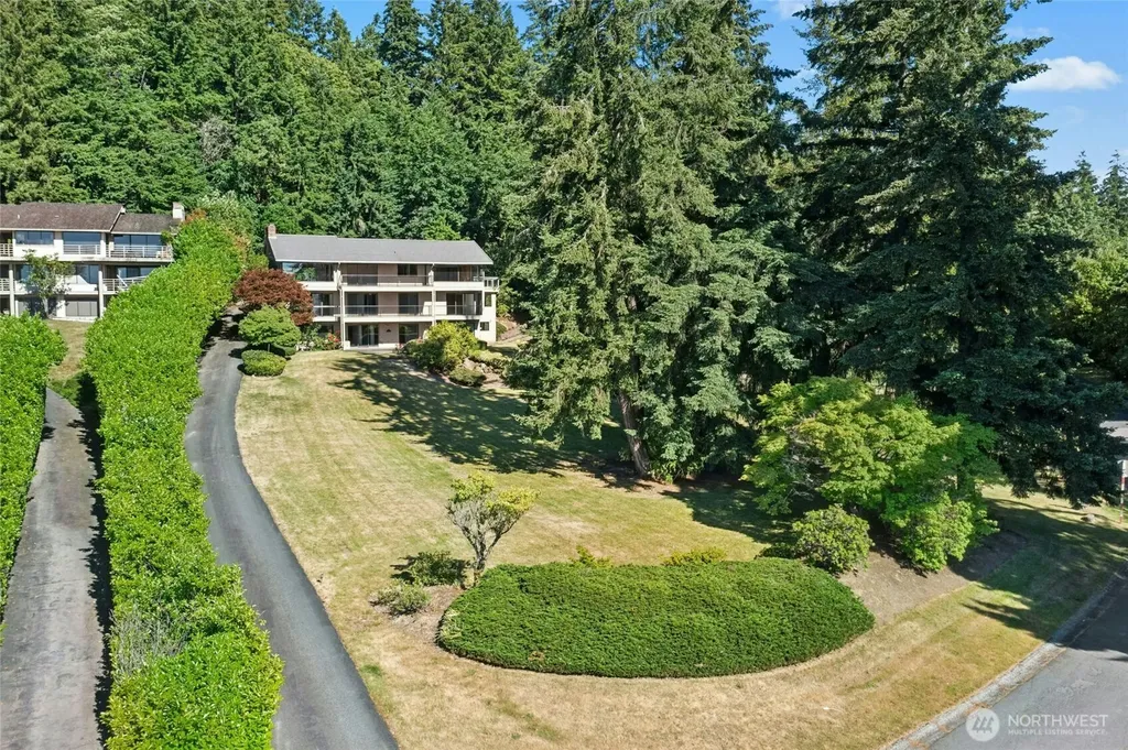 4736 Somerset Avenue SE Bellevue WA 98006