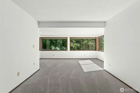 4736 Somerset Avenue SE Bellevue WA 98006