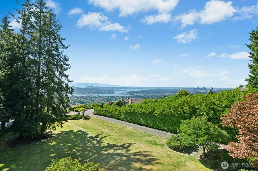 4736 Somerset Avenue SE Bellevue WA 98006