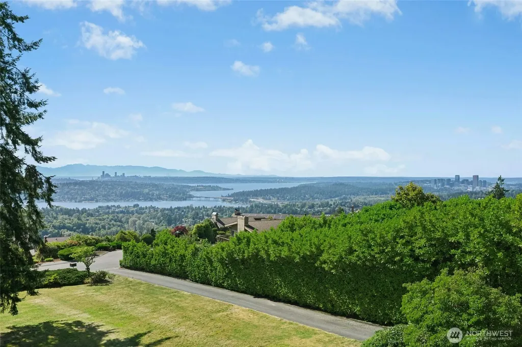 4736 Somerset Avenue SE Bellevue WA 98006