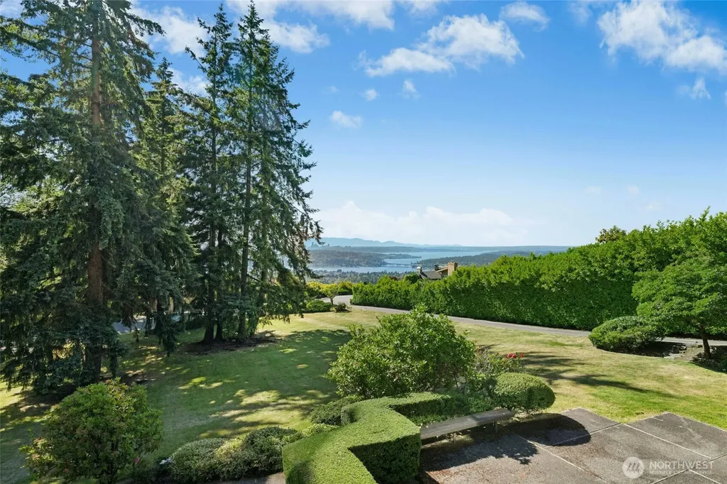 4736 Somerset Avenue SE Bellevue WA 98006