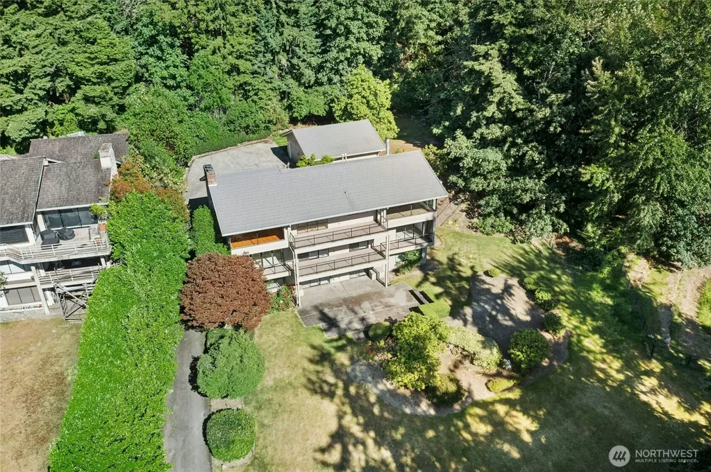 4736 Somerset Avenue SE Bellevue WA 98006