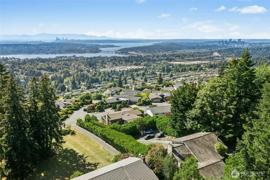 4736 Somerset Avenue SE Bellevue WA 98006