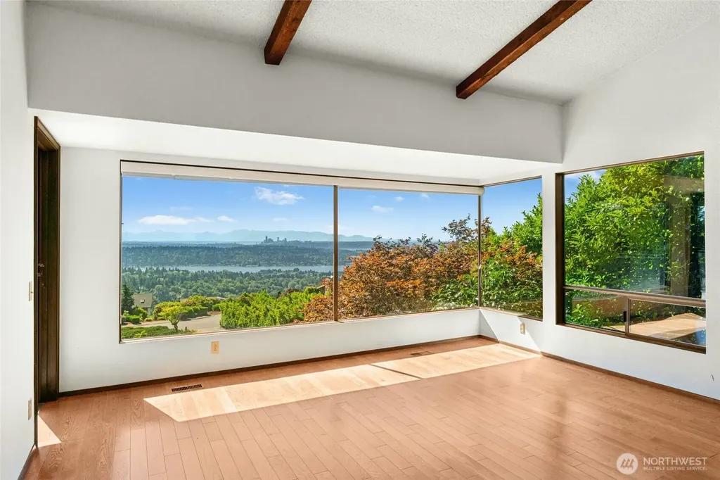 4736 Somerset Avenue SE Bellevue WA 98006