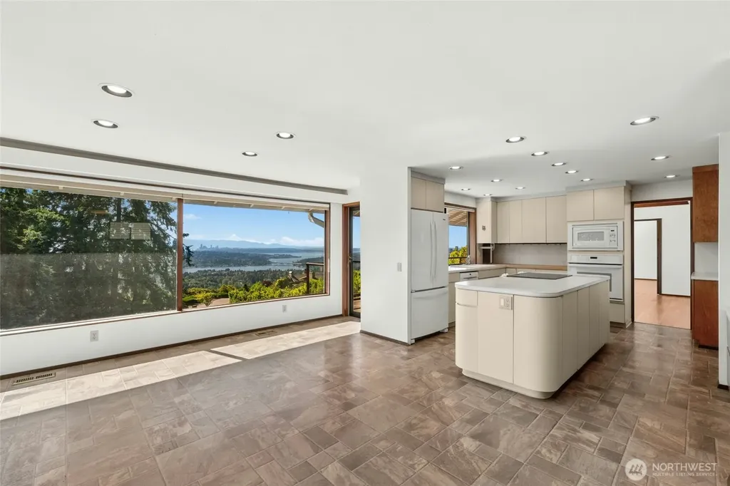 4736 Somerset Avenue SE Bellevue WA 98006