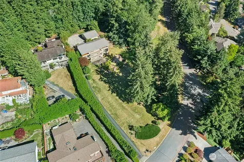 4736 Somerset Avenue SE Bellevue WA 98006
