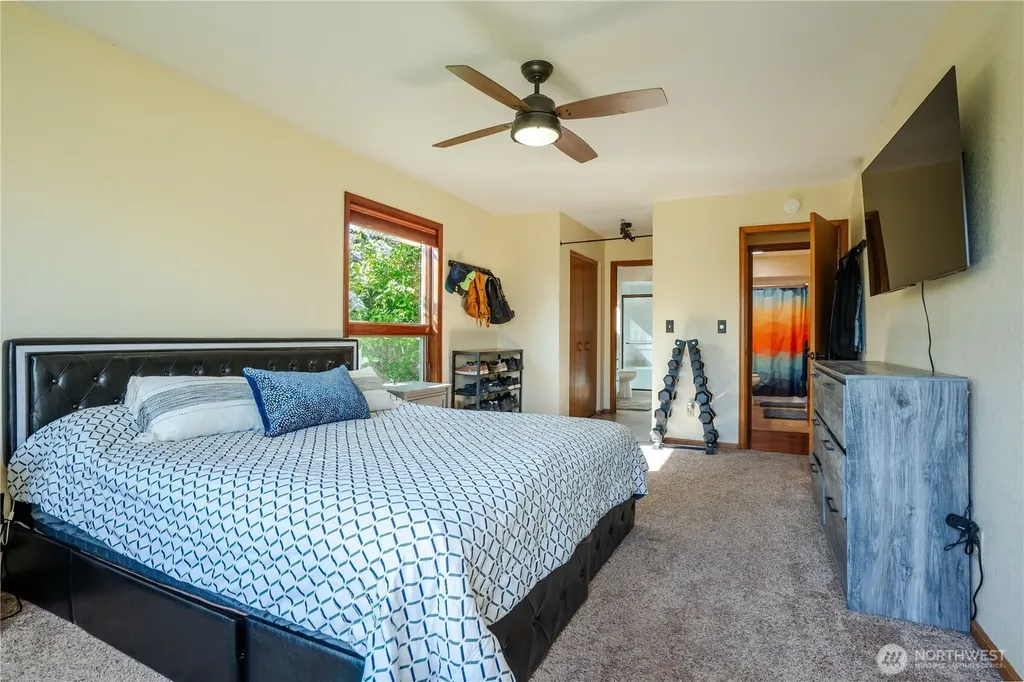 1277 Aaron Drive Lynden WA 98264