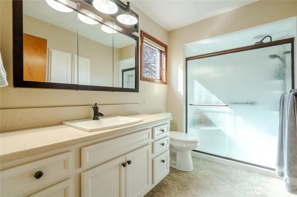 1277 Aaron Drive Lynden WA 98264