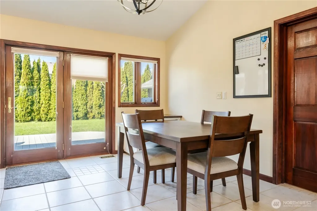 1277 Aaron Drive Lynden WA 98264