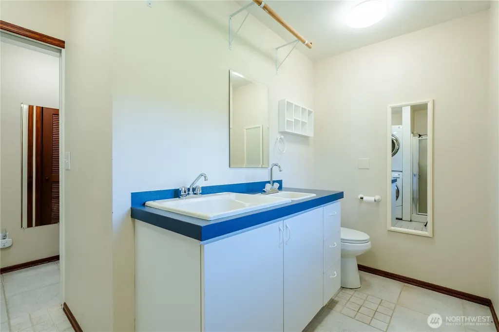 1277 Aaron Drive Lynden WA 98264