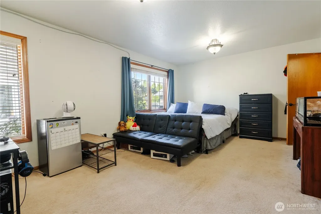 1277 Aaron Drive Lynden WA 98264