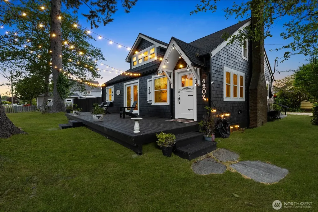 4202 L Place Seaview WA 98641