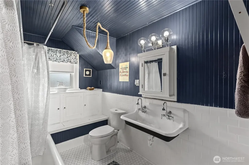 4202 L Place Seaview WA 98641