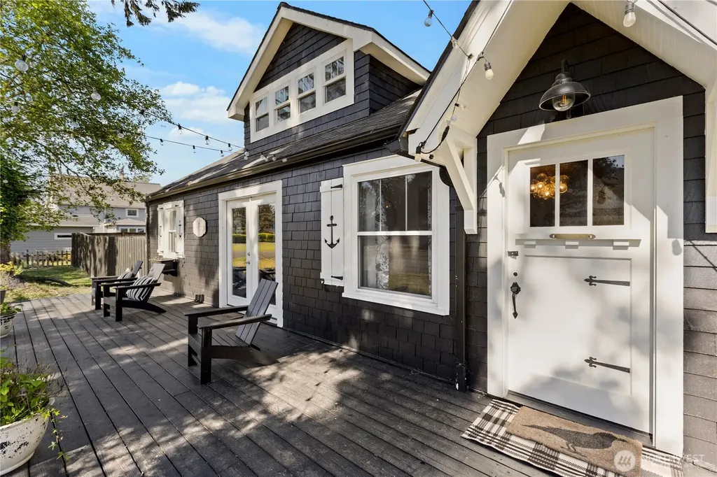 4202 L Place Seaview WA 98641