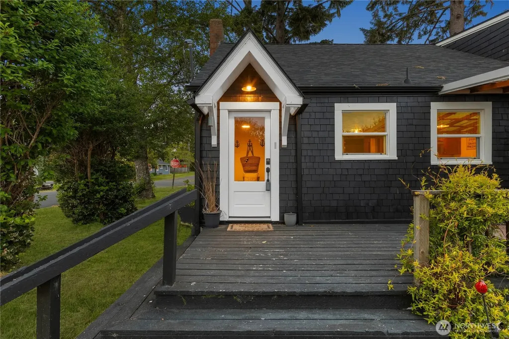 4202 L Place Seaview WA 98641