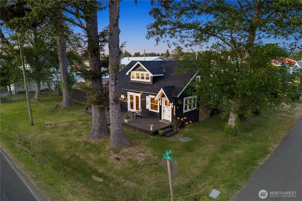 4202 L Place Seaview WA 98641