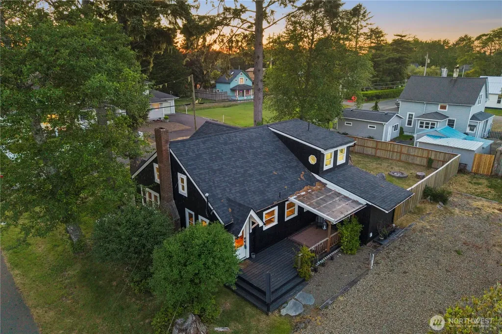 4202 L Place Seaview WA 98641