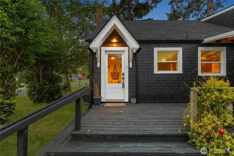 4202 L Place Seaview WA 98641