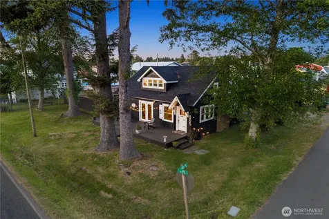 4202 L Place Seaview WA 98641
