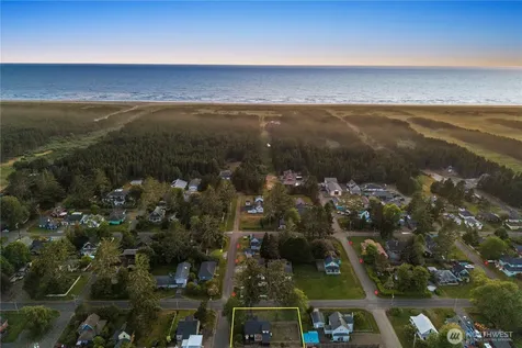 4202 L Place Seaview WA 98641