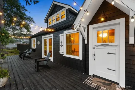 4202 L Place Seaview WA 98641