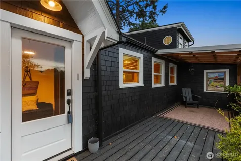 4202 L Place Seaview WA 98641