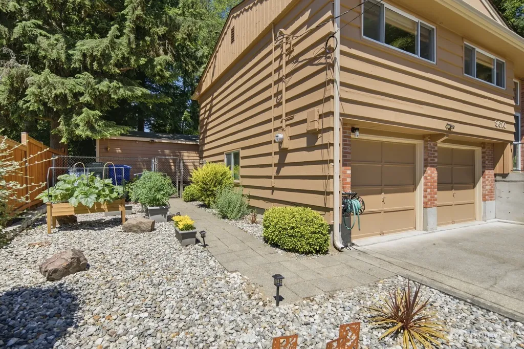 3610 NE 197th Street Lake Forest Park WA 98155