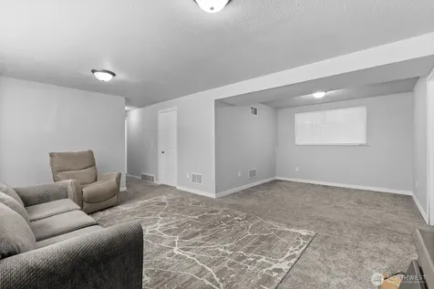 2309 31st Avenue SE Puyallup WA 98374