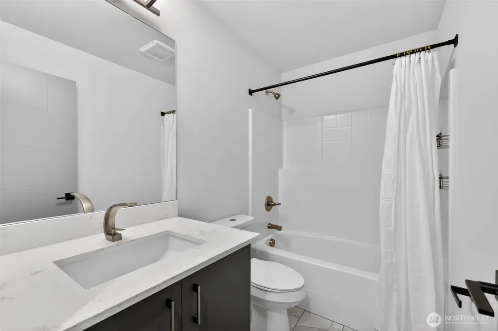 629 Bing Road Lynnwood WA 98036
