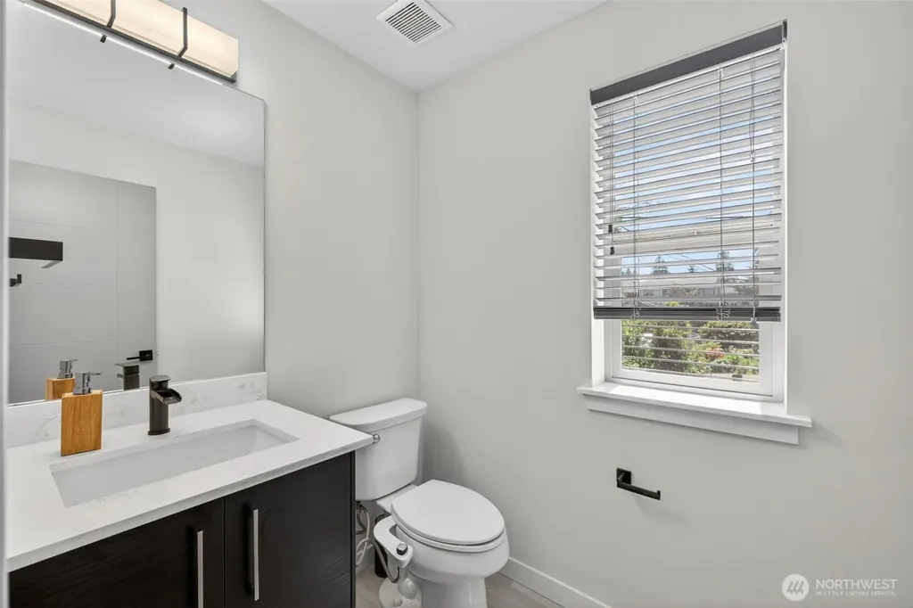 629 Bing Road Lynnwood WA 98036