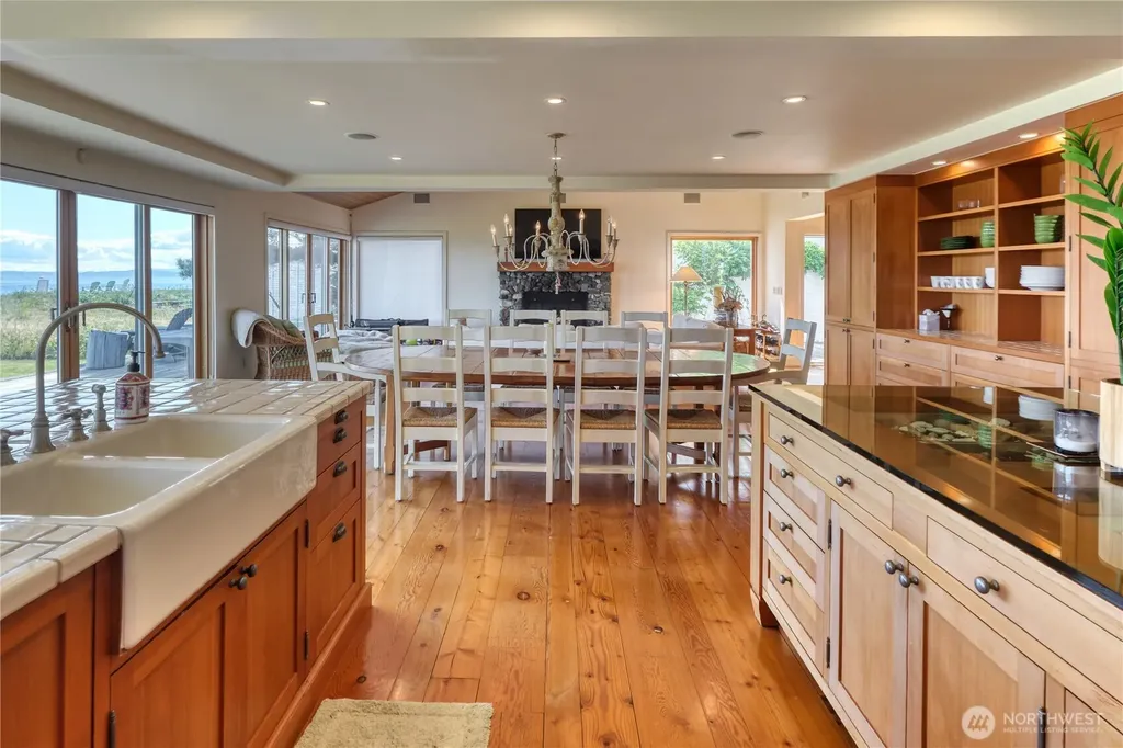 1617 Edwards Drive Point Roberts WA 98281