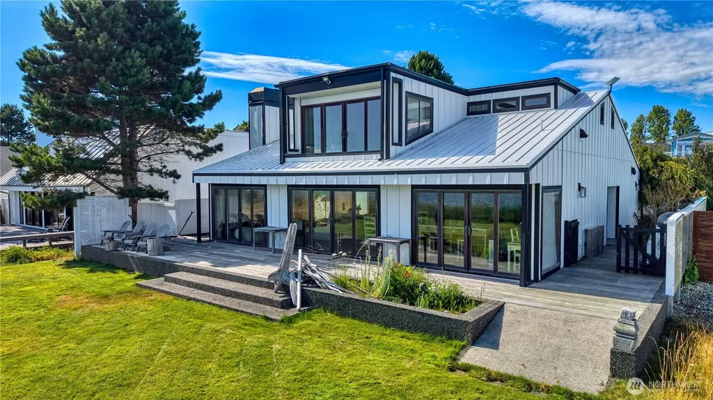 1617 Edwards Drive Point Roberts WA 98281