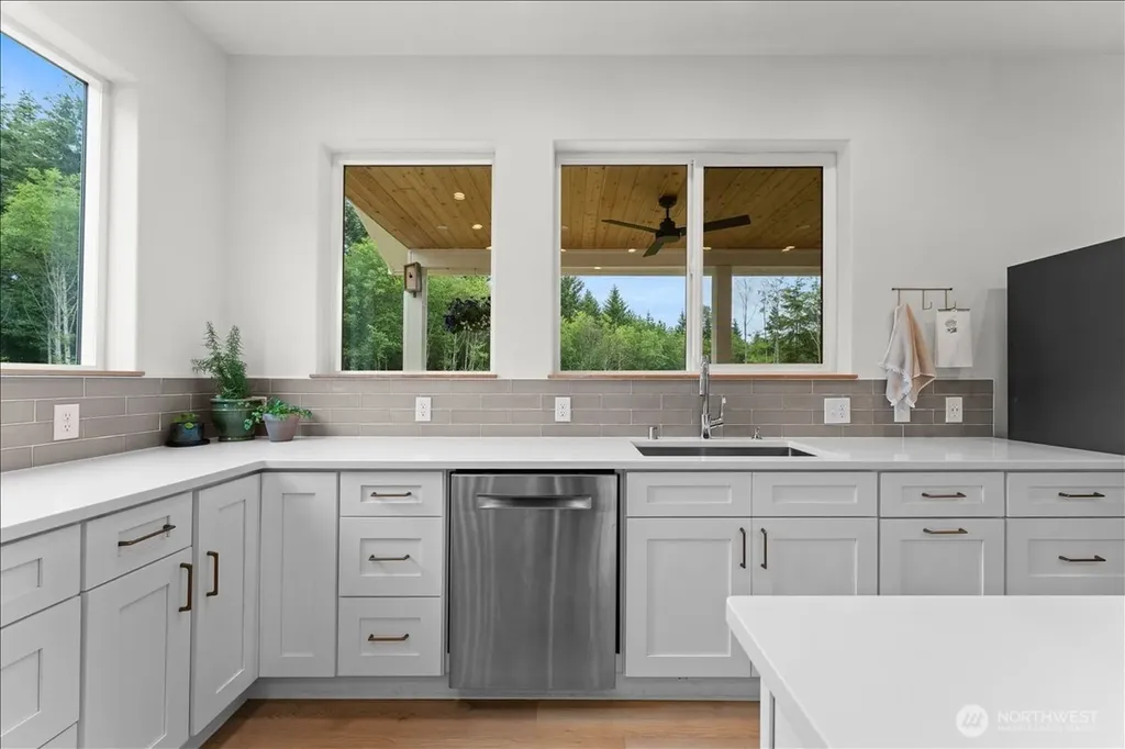 188 Sparrow Lane Castle Rock WA 98611