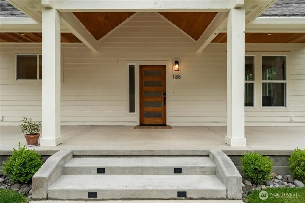 188 Sparrow Lane Castle Rock WA 98611
