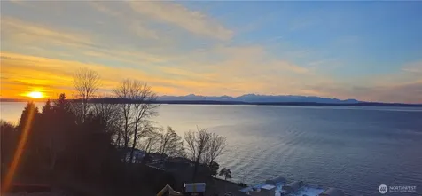 1019 California Lane SW Seattle WA 98116