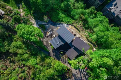 1019 California Lane SW Seattle WA 98116