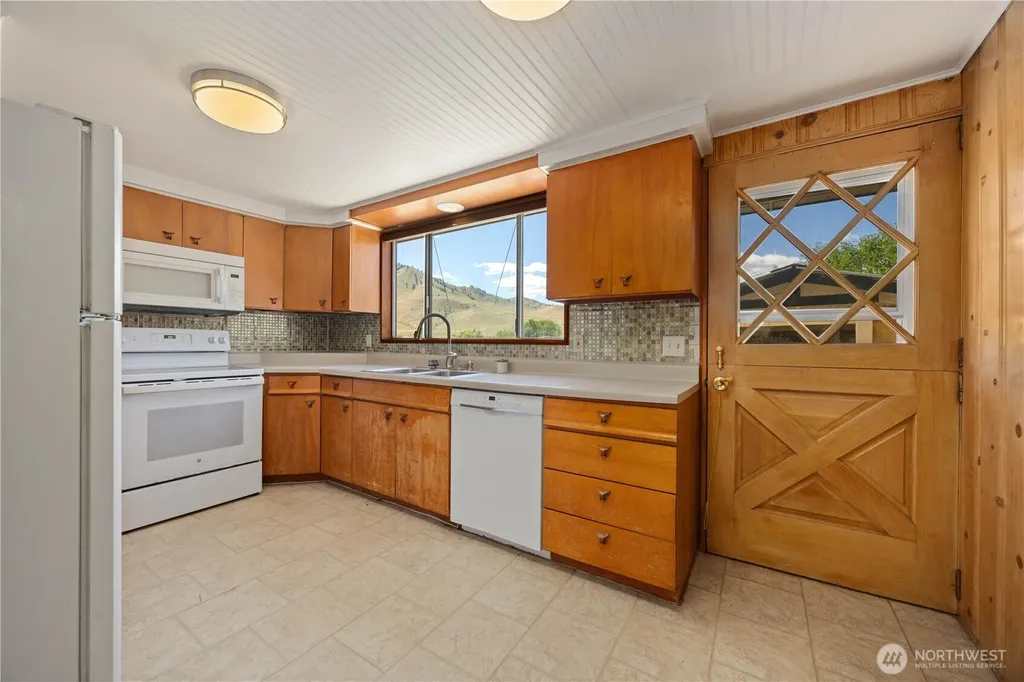 744 Riverview Cemetery Road Chelan WA 98816
