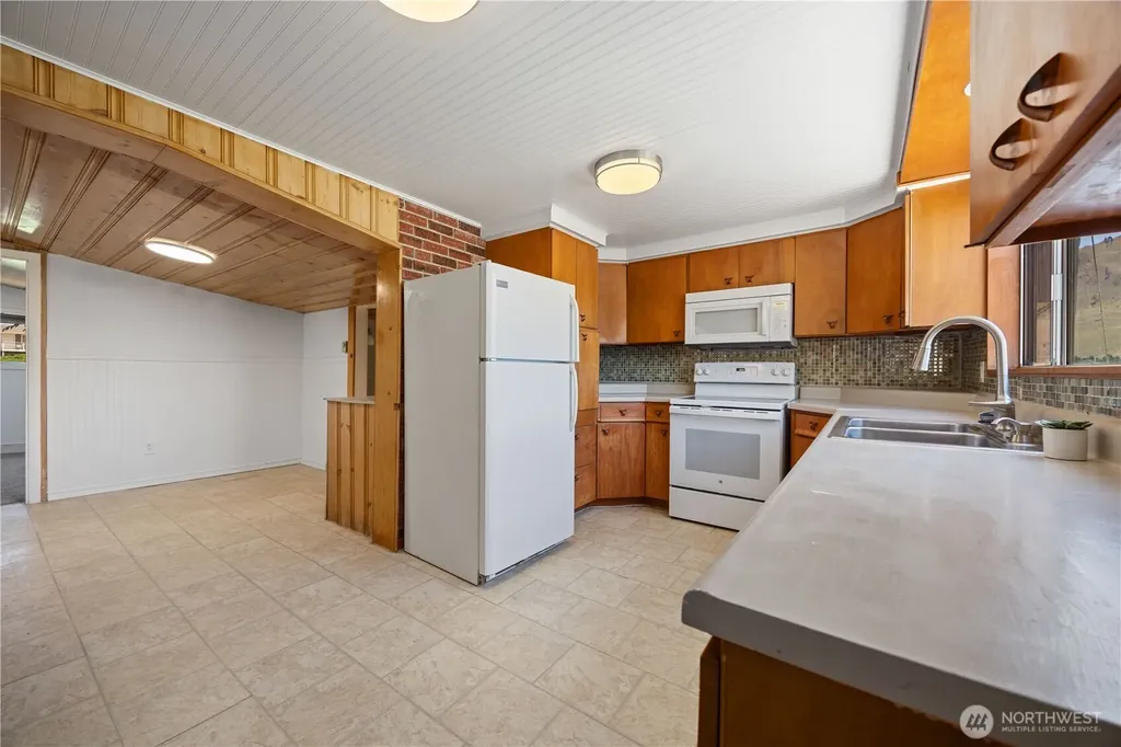 744 Riverview Cemetery Road Chelan WA 98816