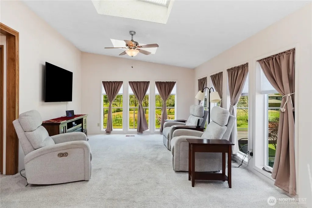 532 NW Silver Glen Lane Bremerton WA 98311