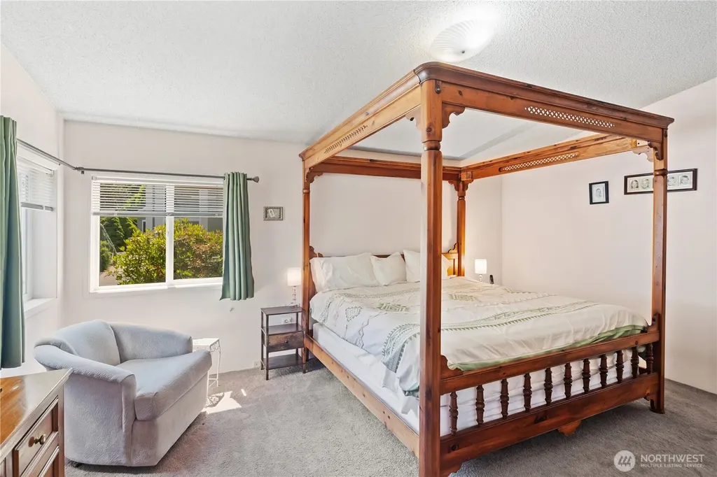 532 NW Silver Glen Lane Bremerton WA 98311